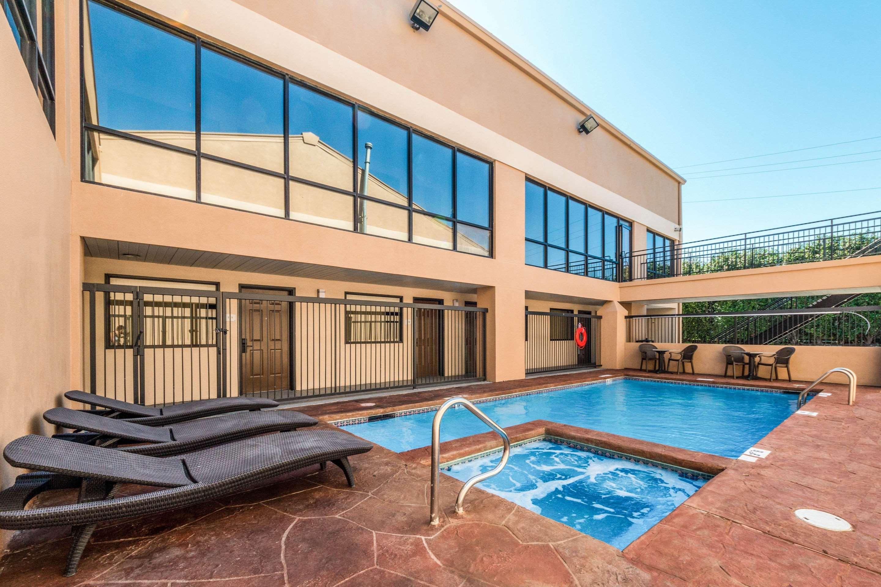 Quality Inn & Suites ראונד רוק מראה חיצוני תמונה