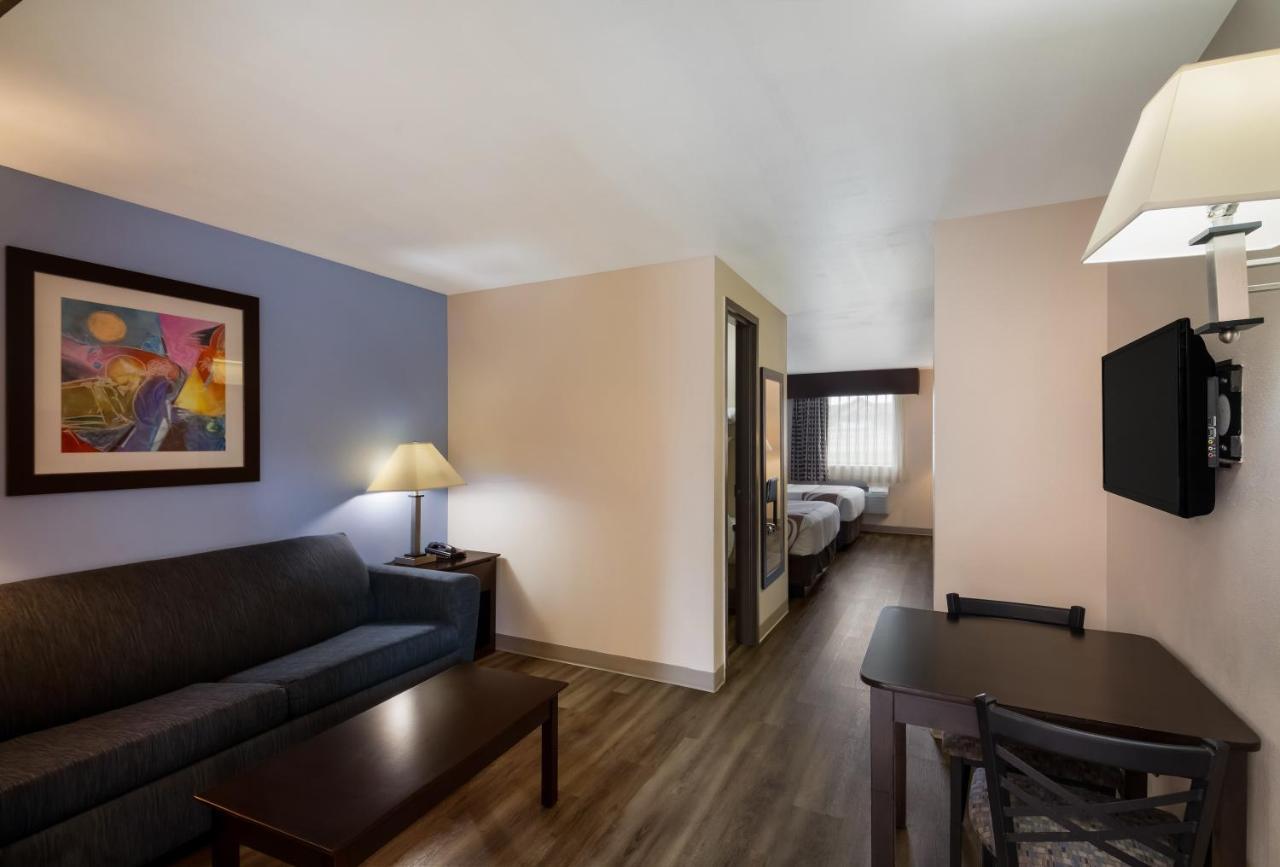 Quality Inn & Suites ראונד רוק מראה חיצוני תמונה